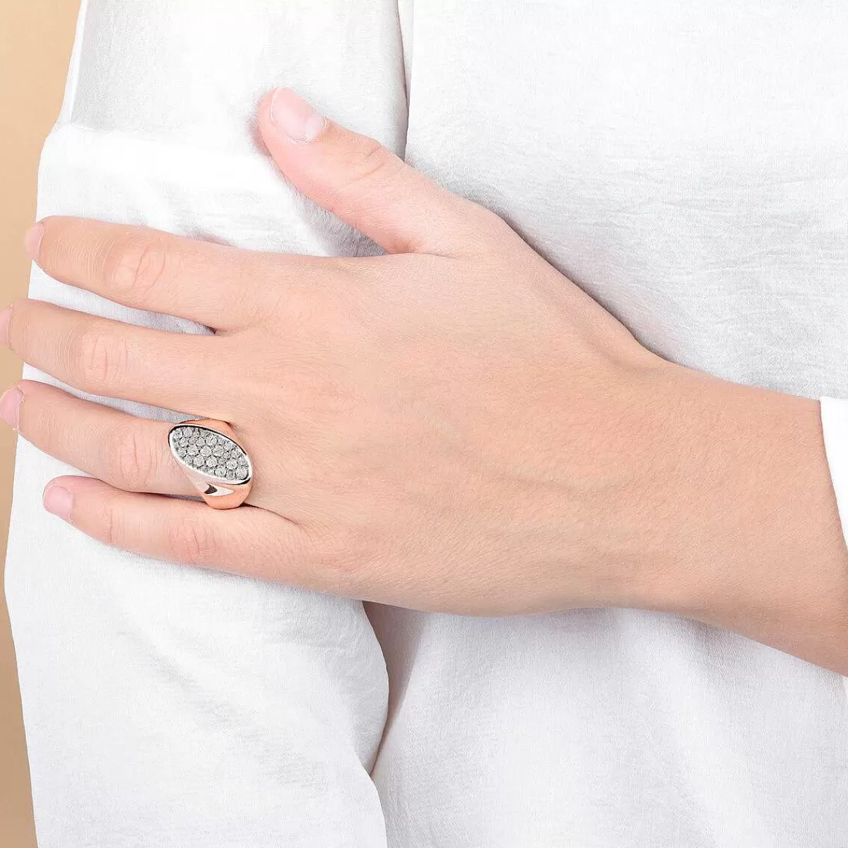 Shop Anello Chevalier Con Pave Ovale In Cubic Zirconia Anelli