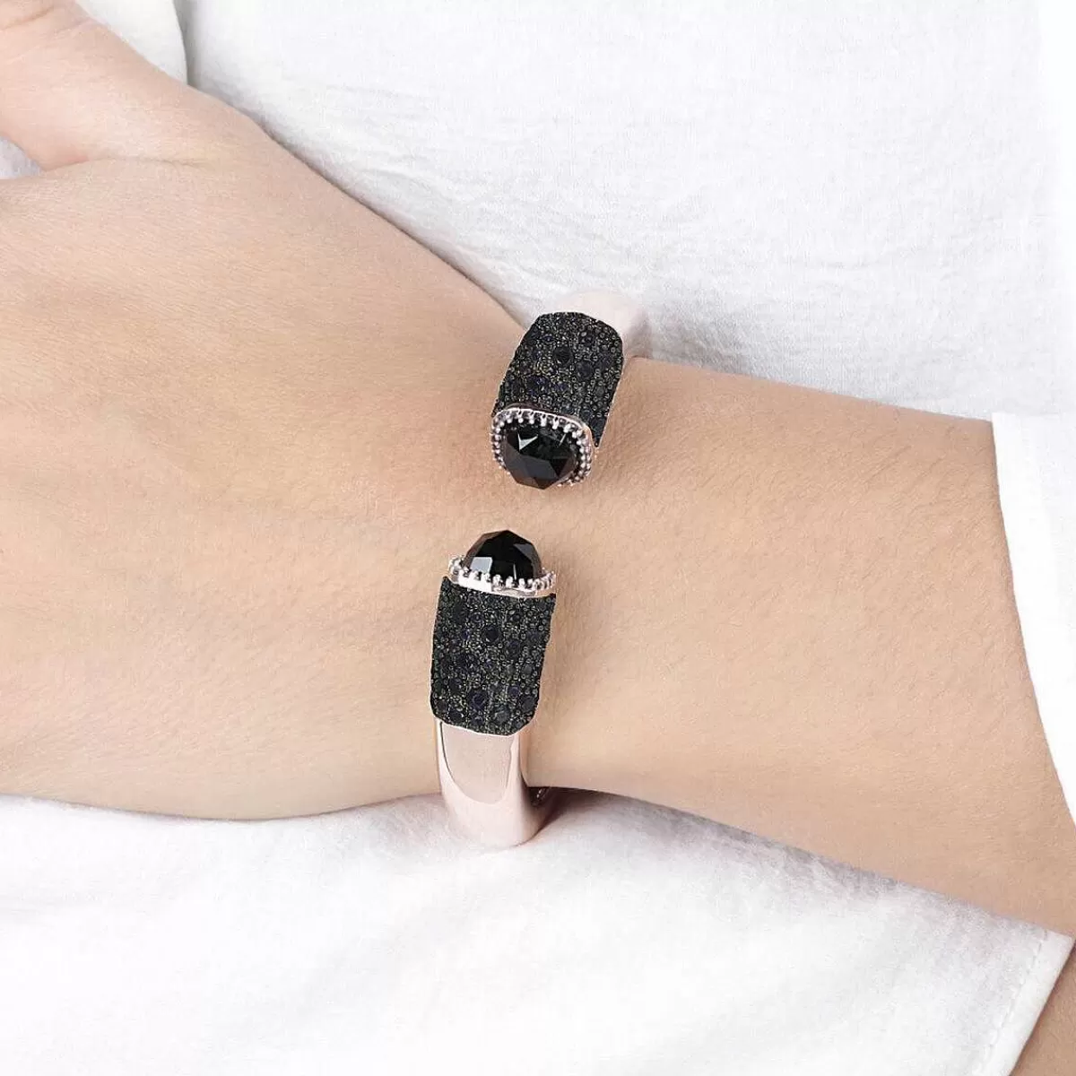 Flash Sale Bracciale Rigido Con Onice Nero E Pave In Nano Cristalli Bracciali