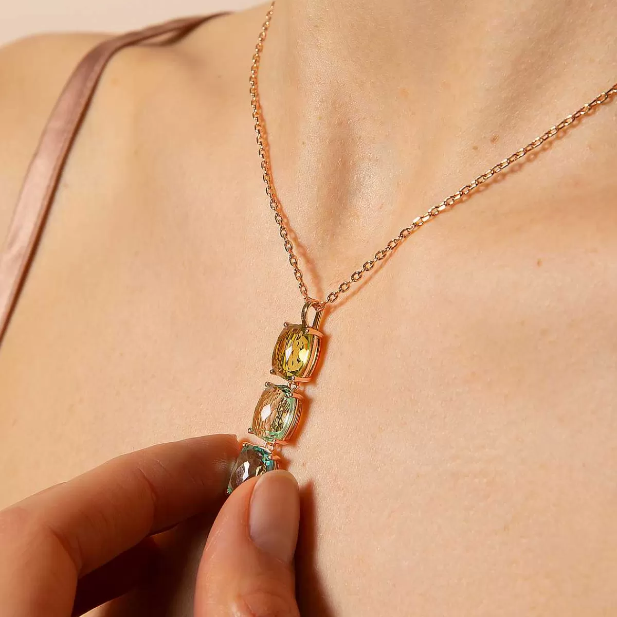Cheap Collana Con Gemme Prisma Verde E Blu Taglio Mosaico Collane