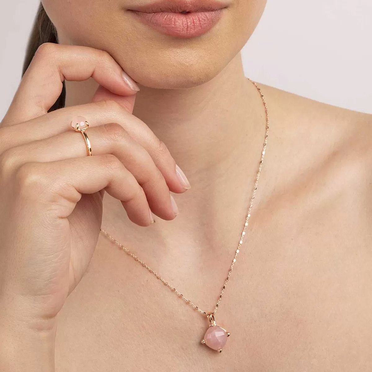 Cheap Collana Con Pendente In Pietra Naturale E Castoni A Cuore Collane